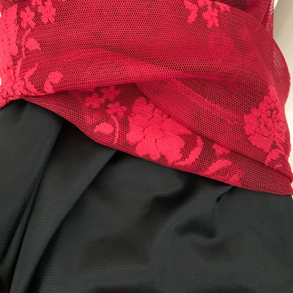 Asymmetrical red and black sheer floral dress - Picture 4 of 4